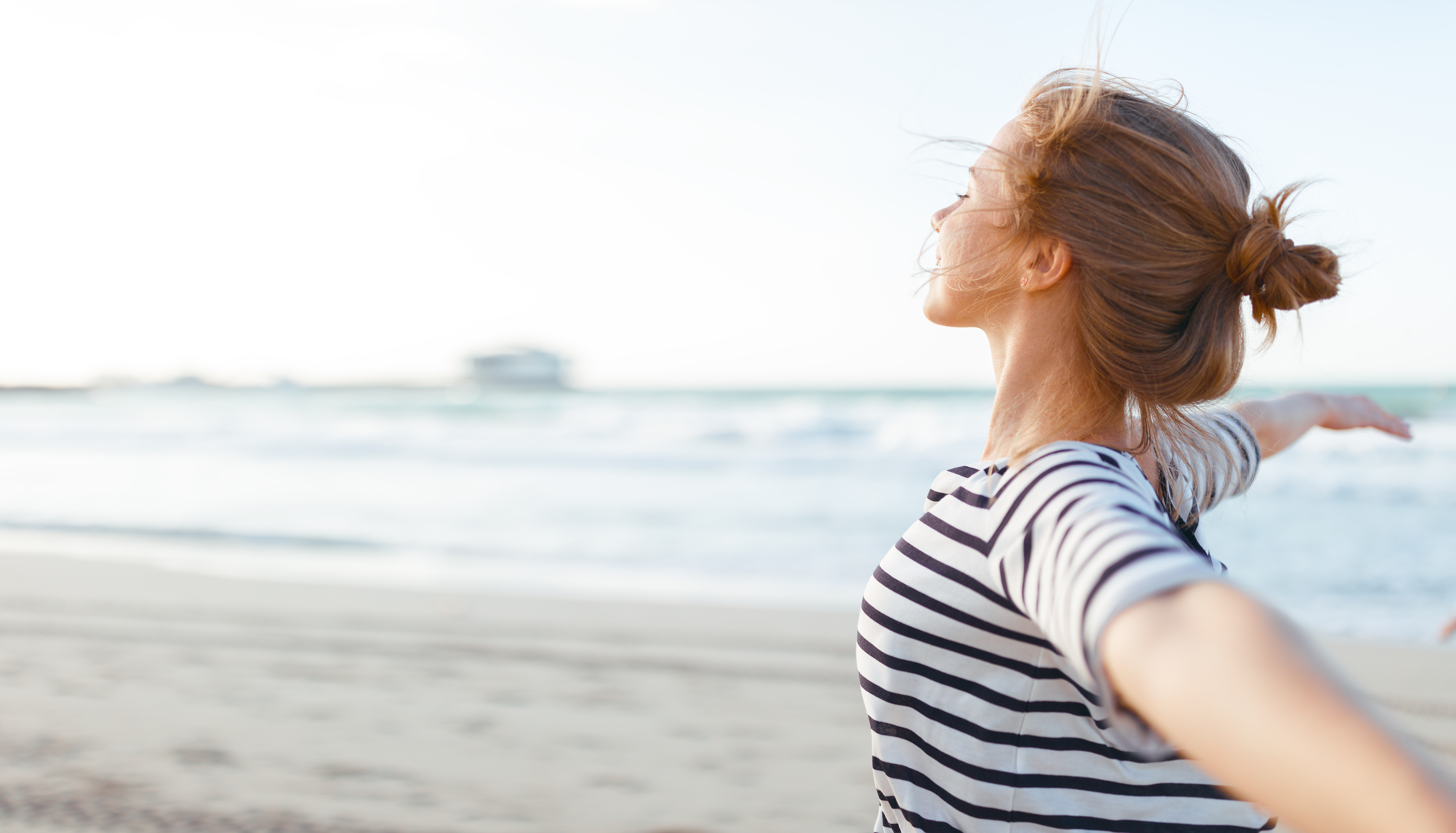 浜辺にいる女性